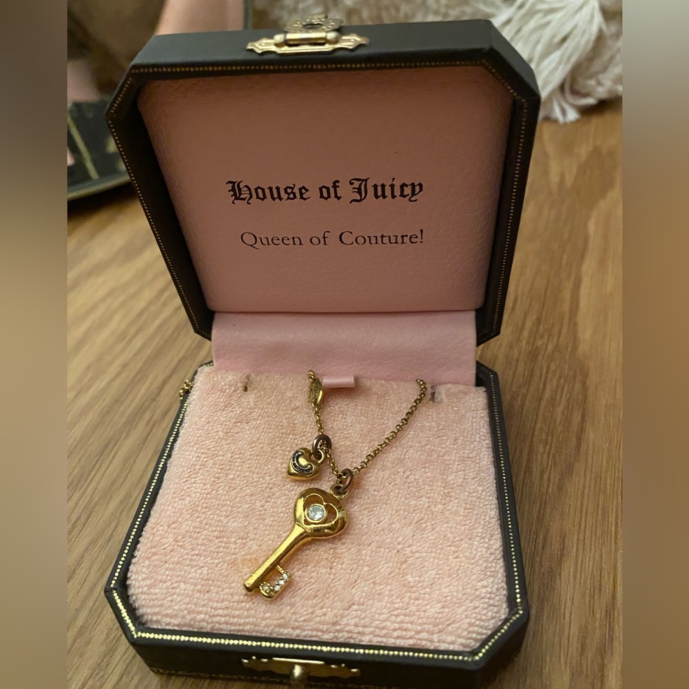 ✨Y2K Juicy Couture Key To My Heart Necklace✨